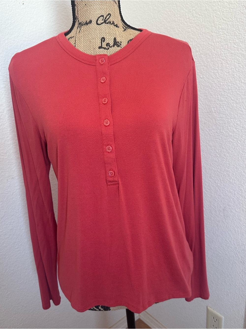 Universal Thread Long-Sleeve Henley in Coral Red XXL
